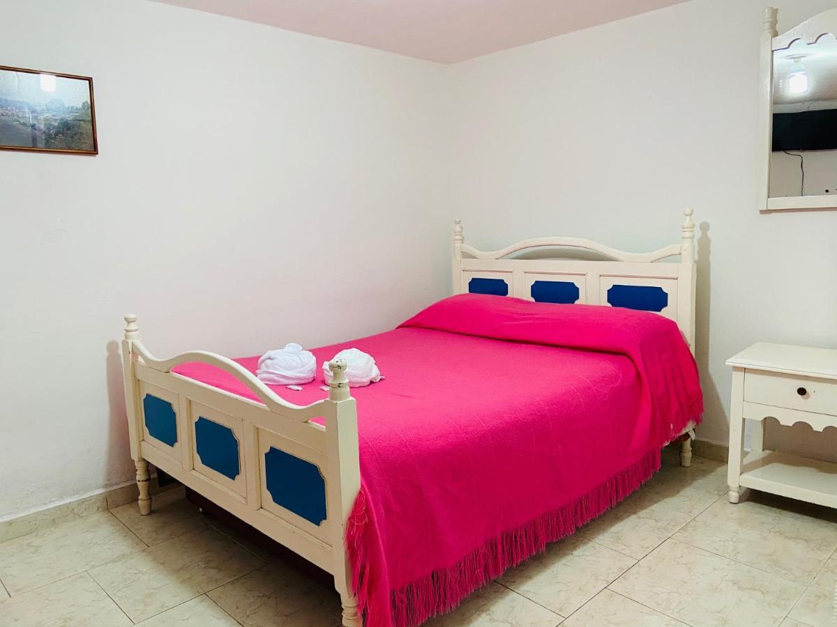 Vivienda Turistica El Zocalo Apartment Guatape Bagian luar foto